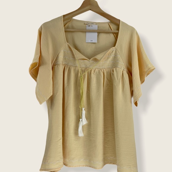 NWT Tea n Rose Yellow Embroidered Blouse - Picture 2 of 4